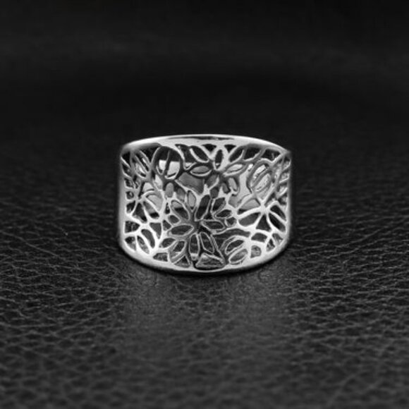 Detailed Patterned Cutout Stainless Steel Ring - Picture 2 of 3